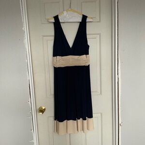 jones of New York size 14 V Neck & Back